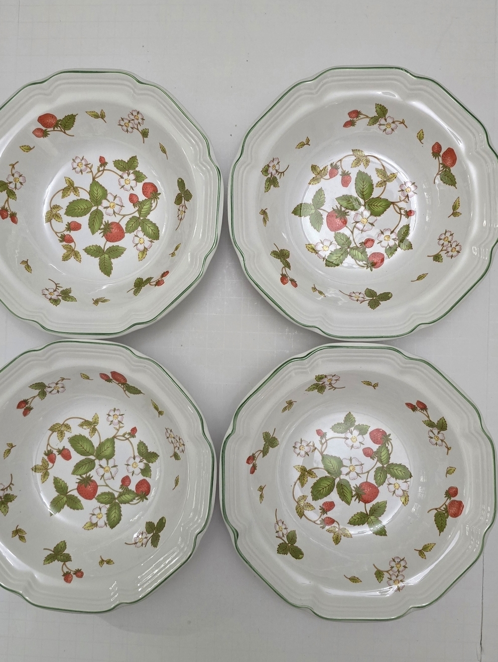Set Of 4 Vtg Hankook Strawberry Strawberries Scalloped Cereal Bowls 7” Korea EUC
